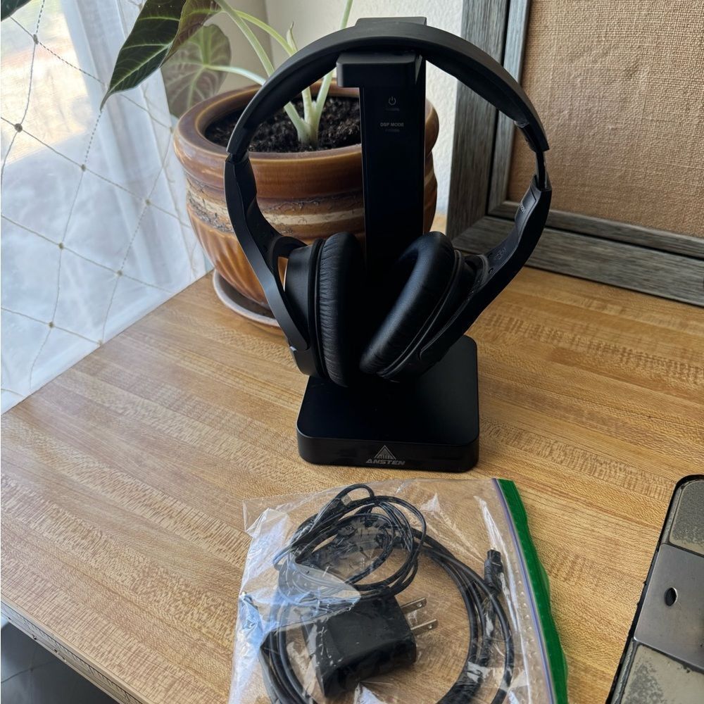 Black Wireless Headphones with Stand